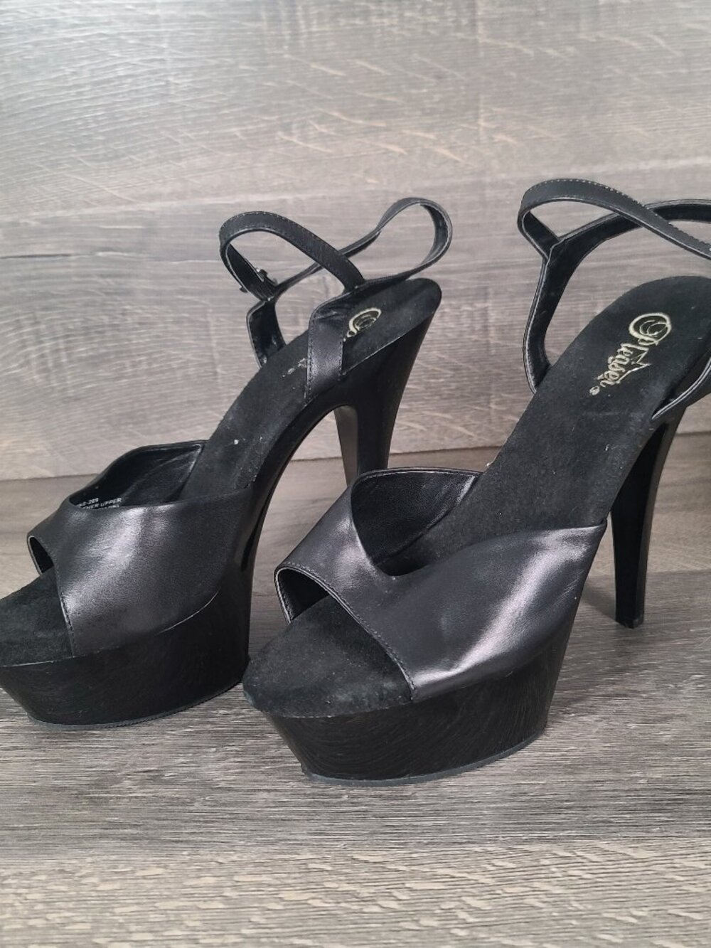 Pleaser Black Leather Kiss 209 Buckle Pumps Size 14M